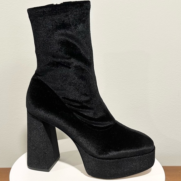 🌹LARROUDE🌹 Dolly Stretch Boot In Black Size: 8.5 - Picture 2 of 8